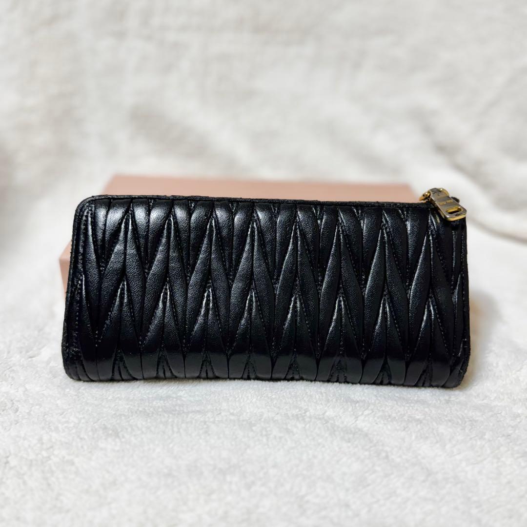 美品　ミュウミュウ MIUMIU 長財布　マテラッセ