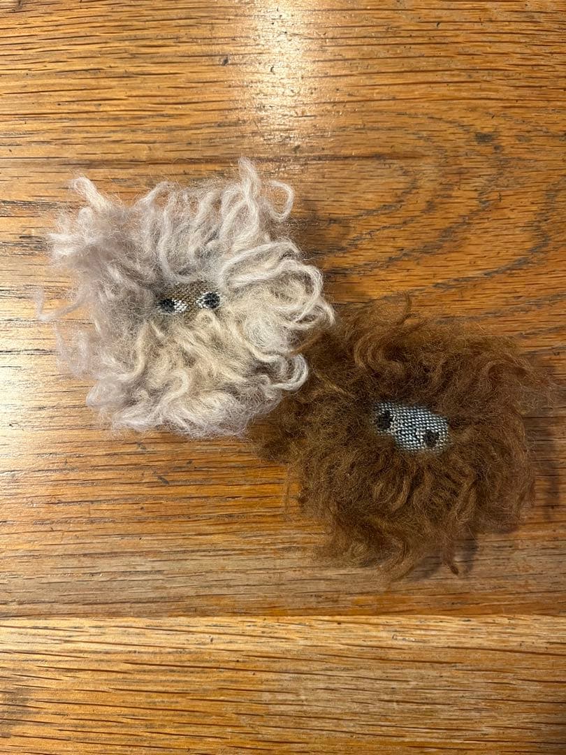 ②ミナペルホネン　モーリー　moorii サンキューベリーバッジ　クリーム