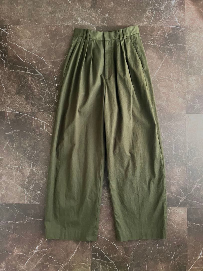 ROKU ロク　カーキ　タックパンツ