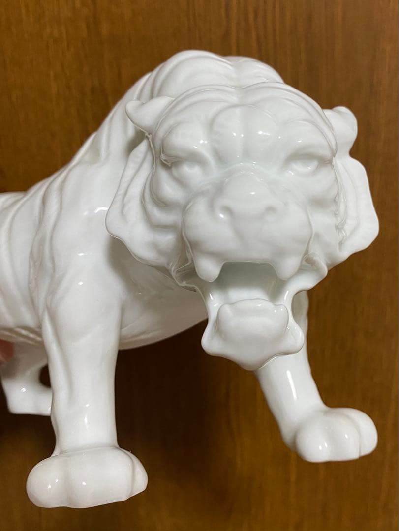 骨董品 陶器 虎 トラ 寅 タイガー 置物 磁器 干支 縁起物 工芸 白陶器