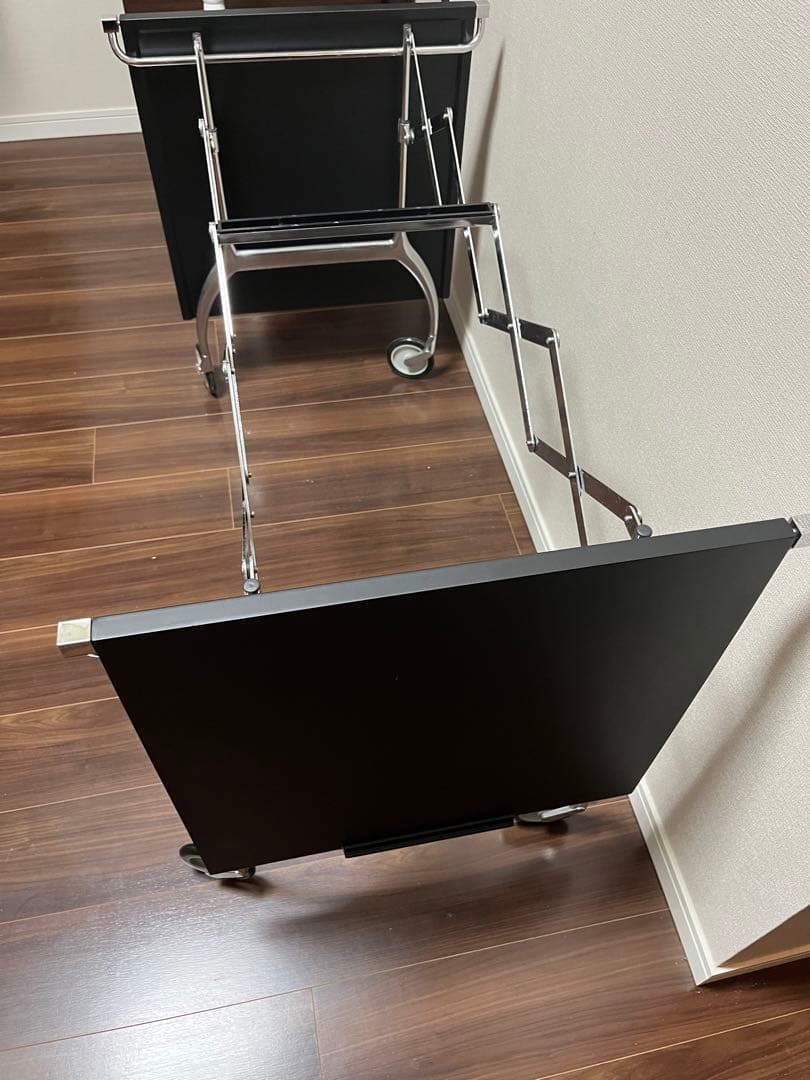 C arteli バティスタ　キャスタ付テーブル