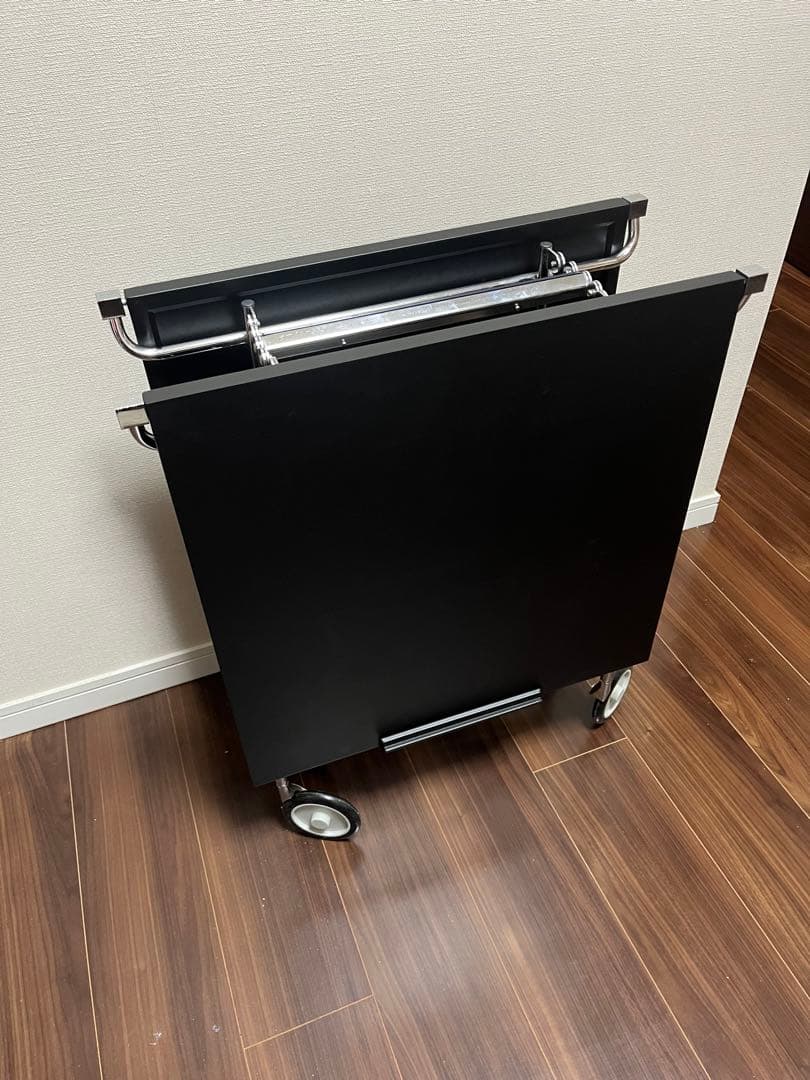 C arteli バティスタ　キャスタ付テーブル