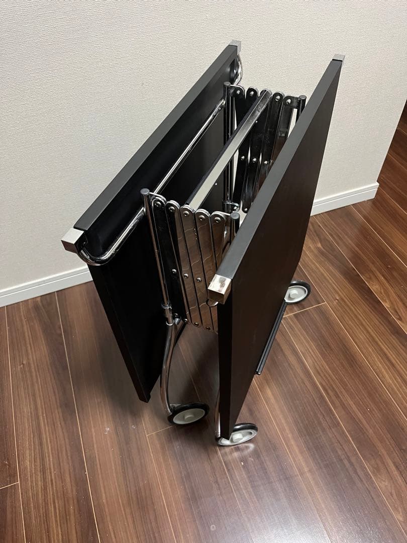 C arteli バティスタ　キャスタ付テーブル