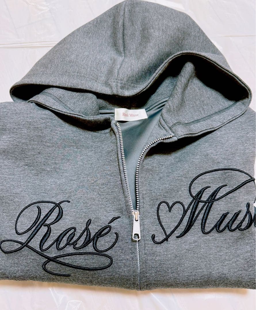 ロゼミューズ Logo 3d embroidery hoodie