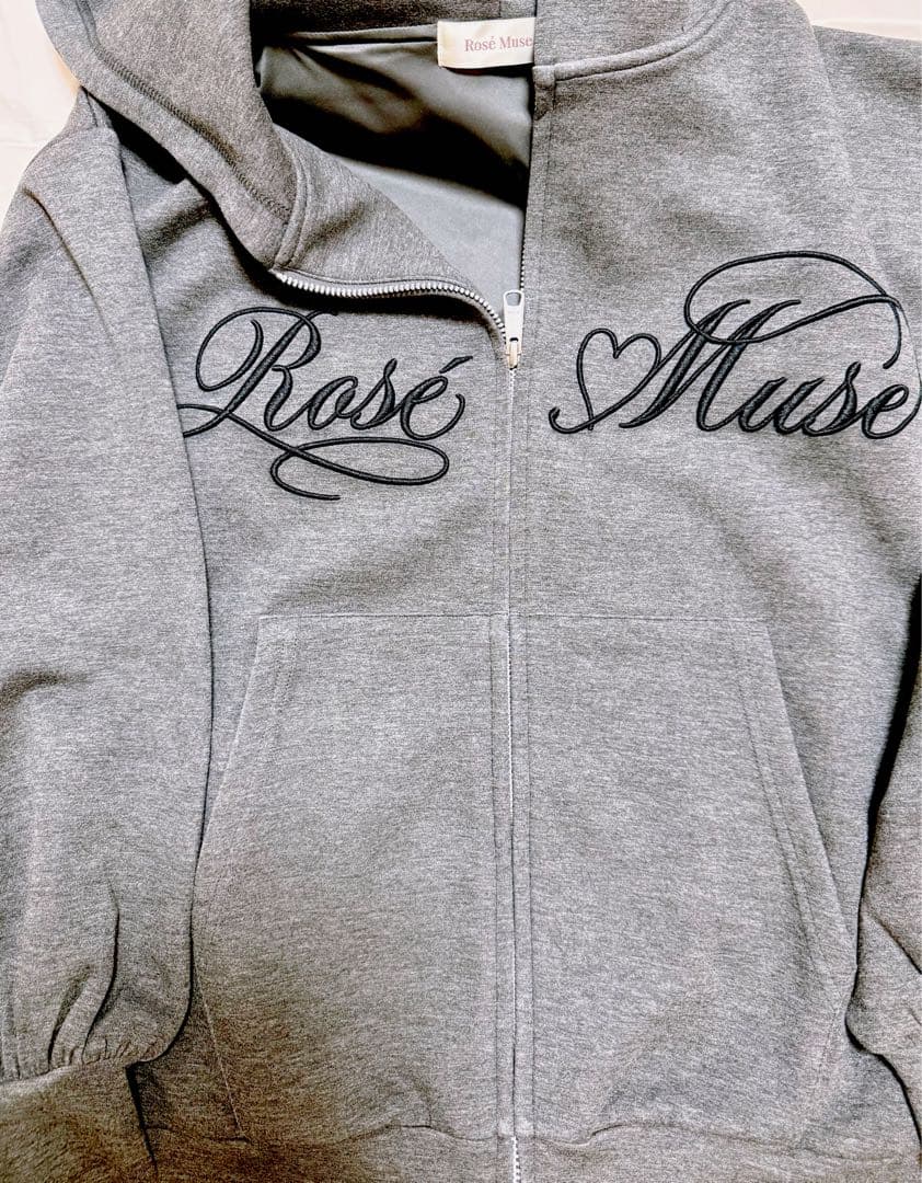 ロゼミューズ Logo 3d embroidery hoodie