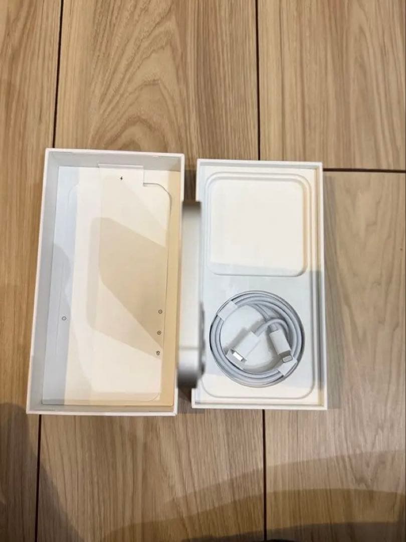 Apple iPhone 13 スターライト 256GB SIMフリー　美品