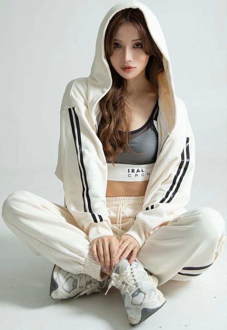 新品タグ付き★IRAL✖️CRONOS クロノス　ジップパーカーゆんころ