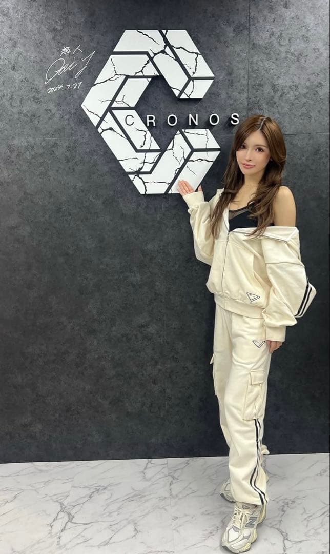 新品タグ付き★IRAL✖️CRONOS クロノス　ジップパーカーゆんころ