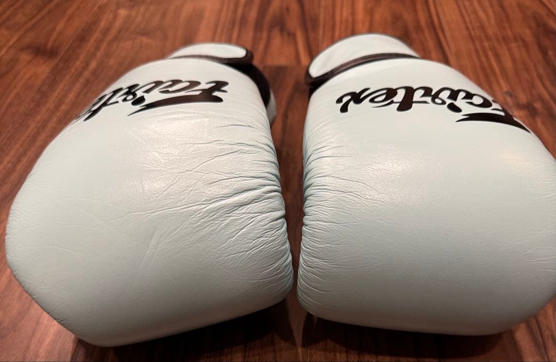 希少本革製　新品Fairtex ボクシンググローブ 16oz ライトブルー