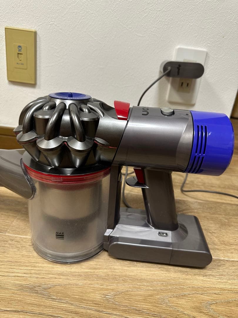Dyson V8 Fluffy+ スティッククリーナー