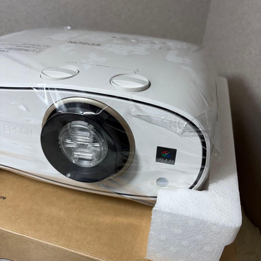 ほぼ未使用 EPSON プロジェクター EH-TW6700W ワイヤレスモデル