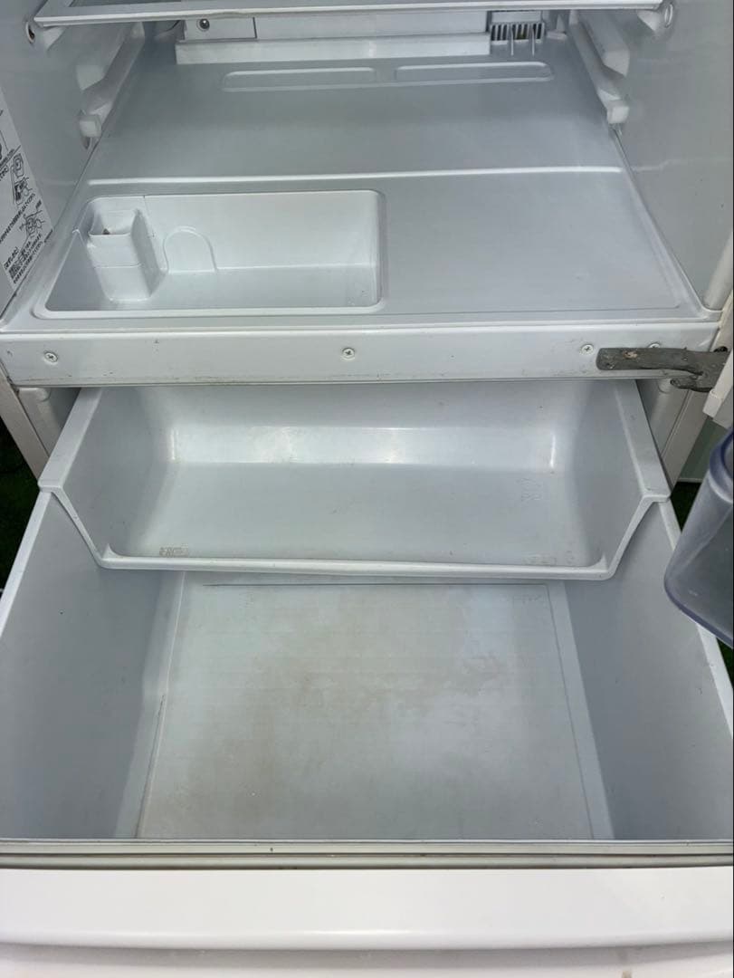 MITSUBISHI MR-CX27C ホワイト 272L 3ドア　冷蔵庫大きめ