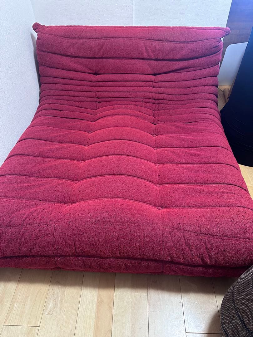 ligne roset トーゴ　2人掛け ラウンジソファ 赤黒