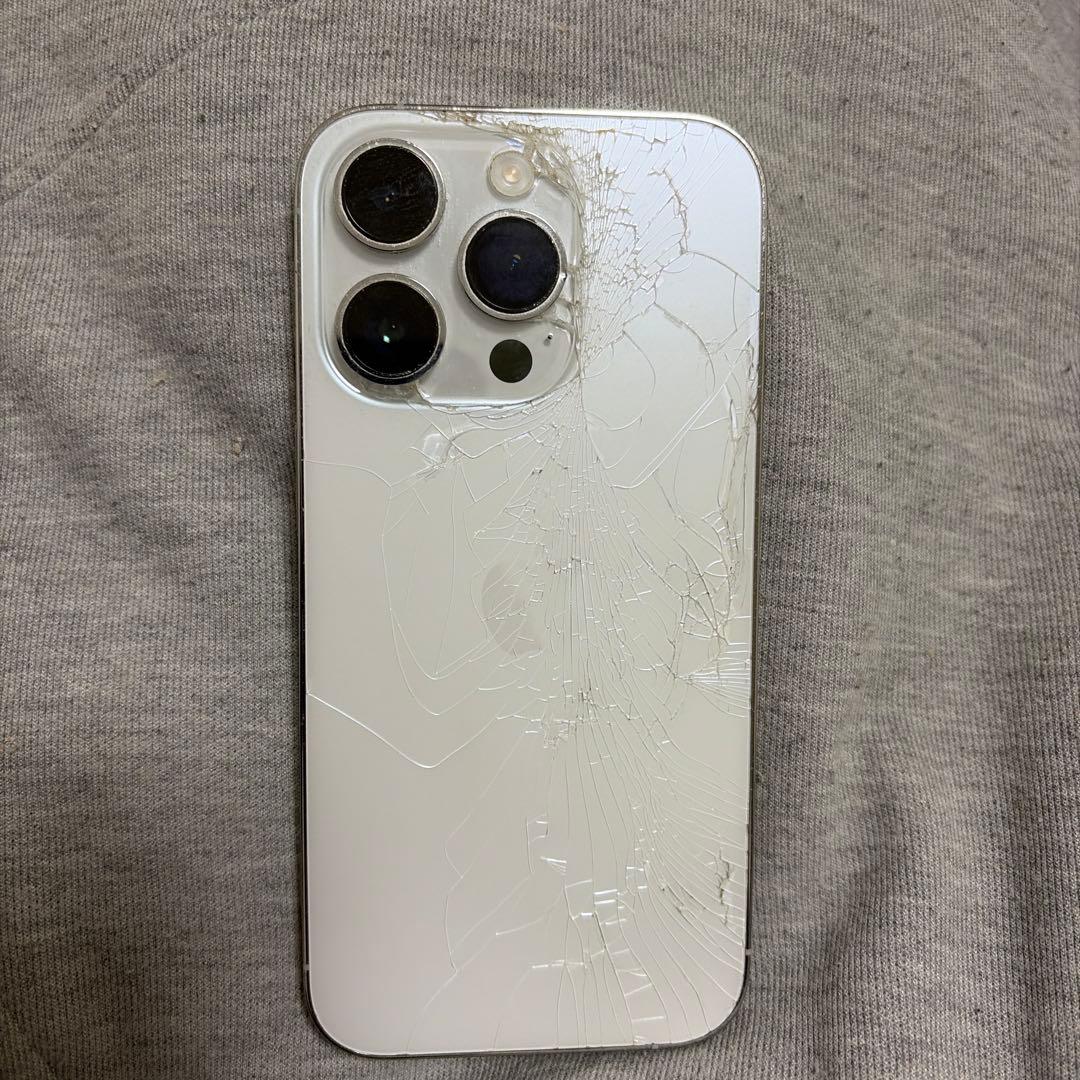 iPhone 14Pro ホワイト 背面ひび割れ