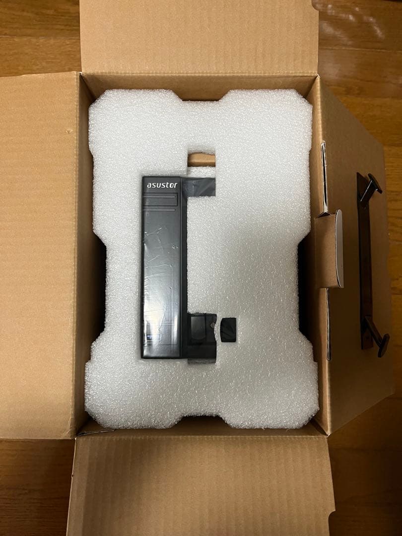 【新品未使用】ASUSTOR LOCKERSTOR 2 Gen2 AS6702T