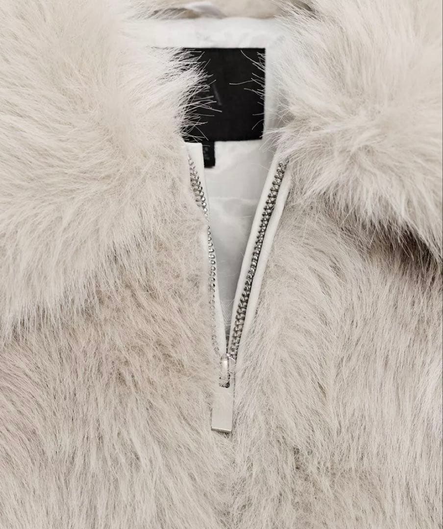 ZARAフェイクファーショートジャケット