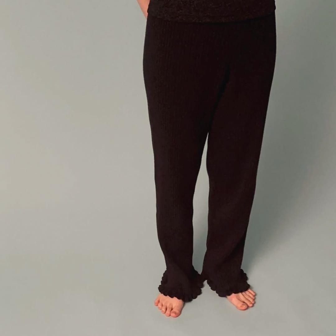 リブ編みフリル裾パンツ ブラック