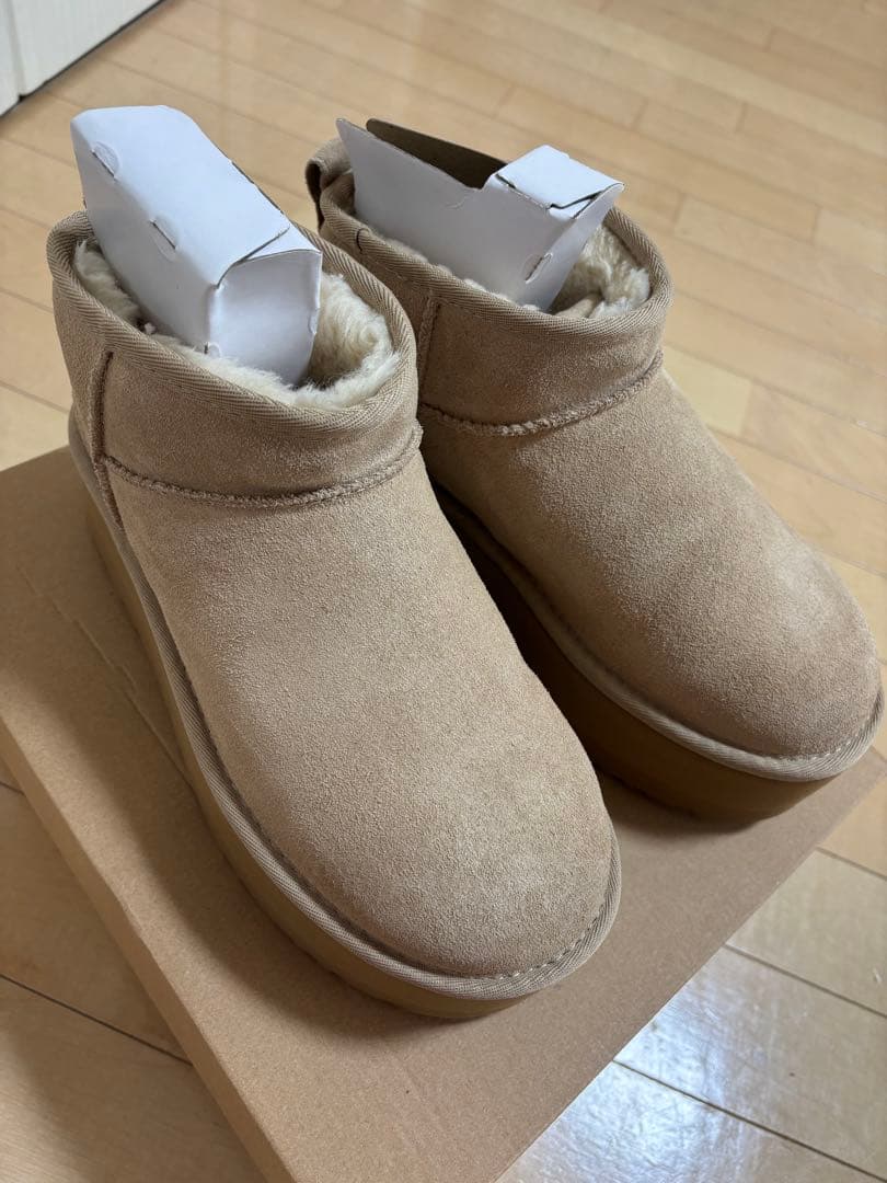 UGG PLATFORM BOOT サンド［25cm］