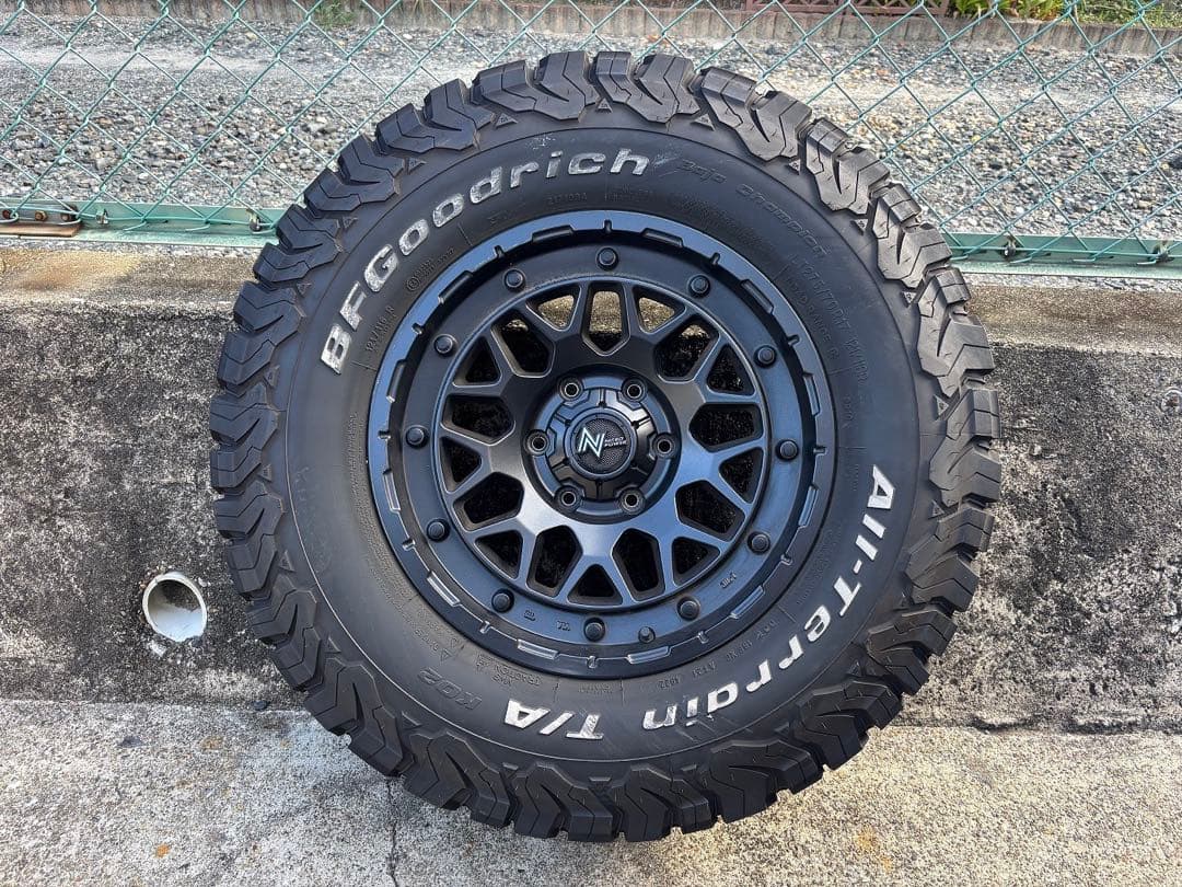 ニトロパワー　アルミホイール マットブラック　17インチ　タイヤ付　6穴留