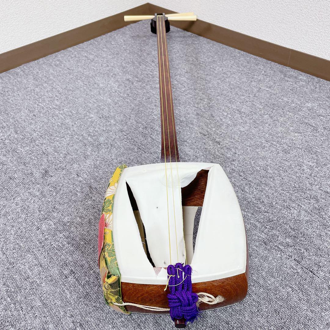 三味線 細棹 金細 トチあり 紅木 綾杉胴 一本溝 天然素材糸巻き 和楽器