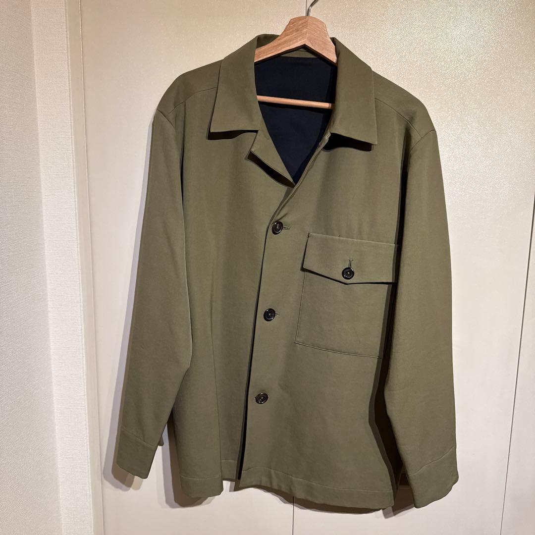 オリーブ色 テーラードジャケット