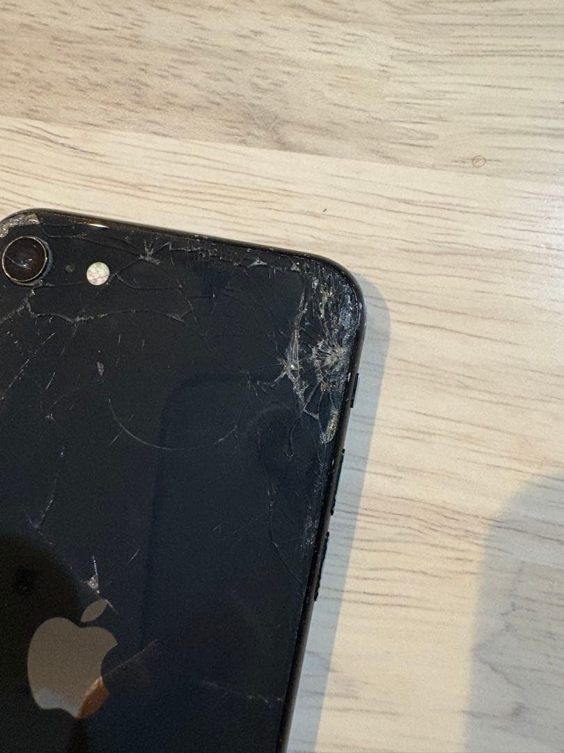 iPhone SE（第2世代）64GB ブラック 画面割れあり 初期化済み