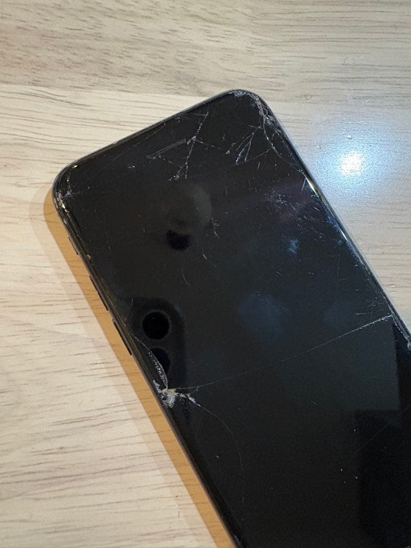 iPhone SE（第2世代）64GB ブラック 画面割れあり 初期化済み