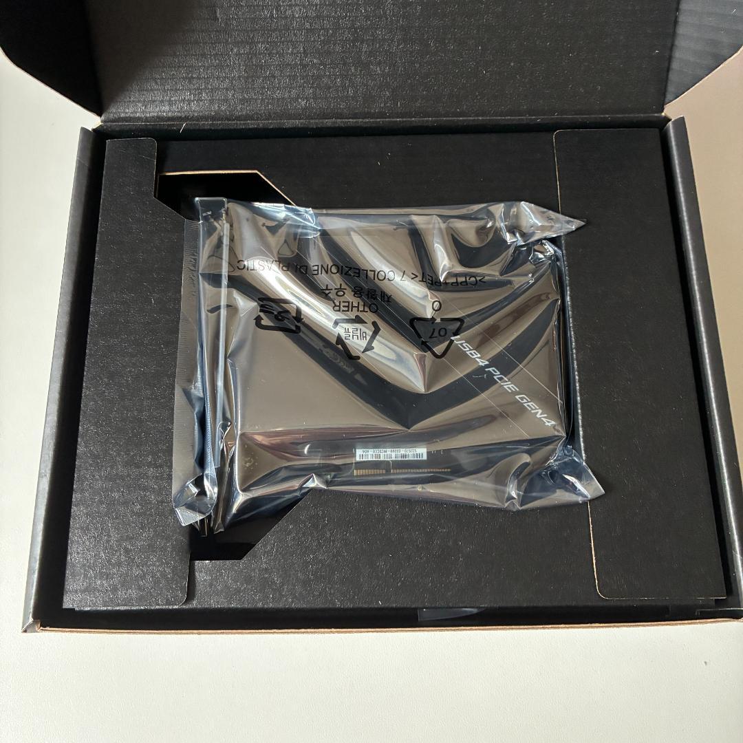 USB4 PCIE GEN4 CARD 開封済み