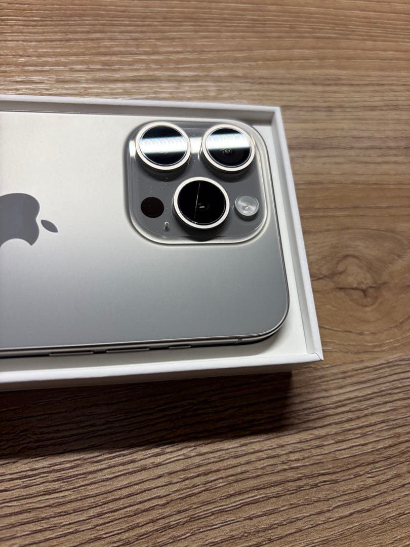 Apple iPhone 15 Pro 128GB 本体　ナチュラルチタニウム
