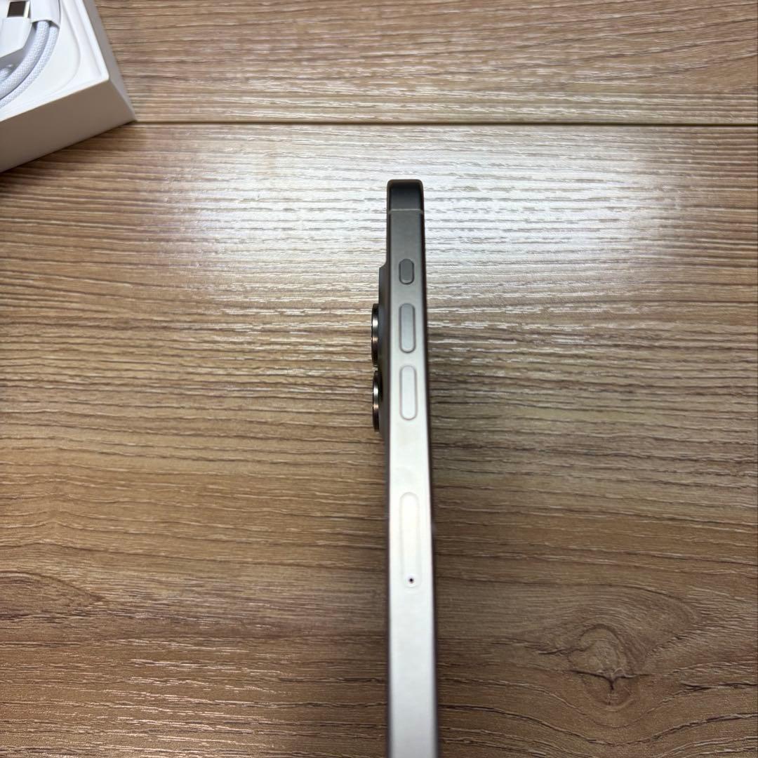 Apple iPhone 15 Pro 128GB 本体　ナチュラルチタニウム