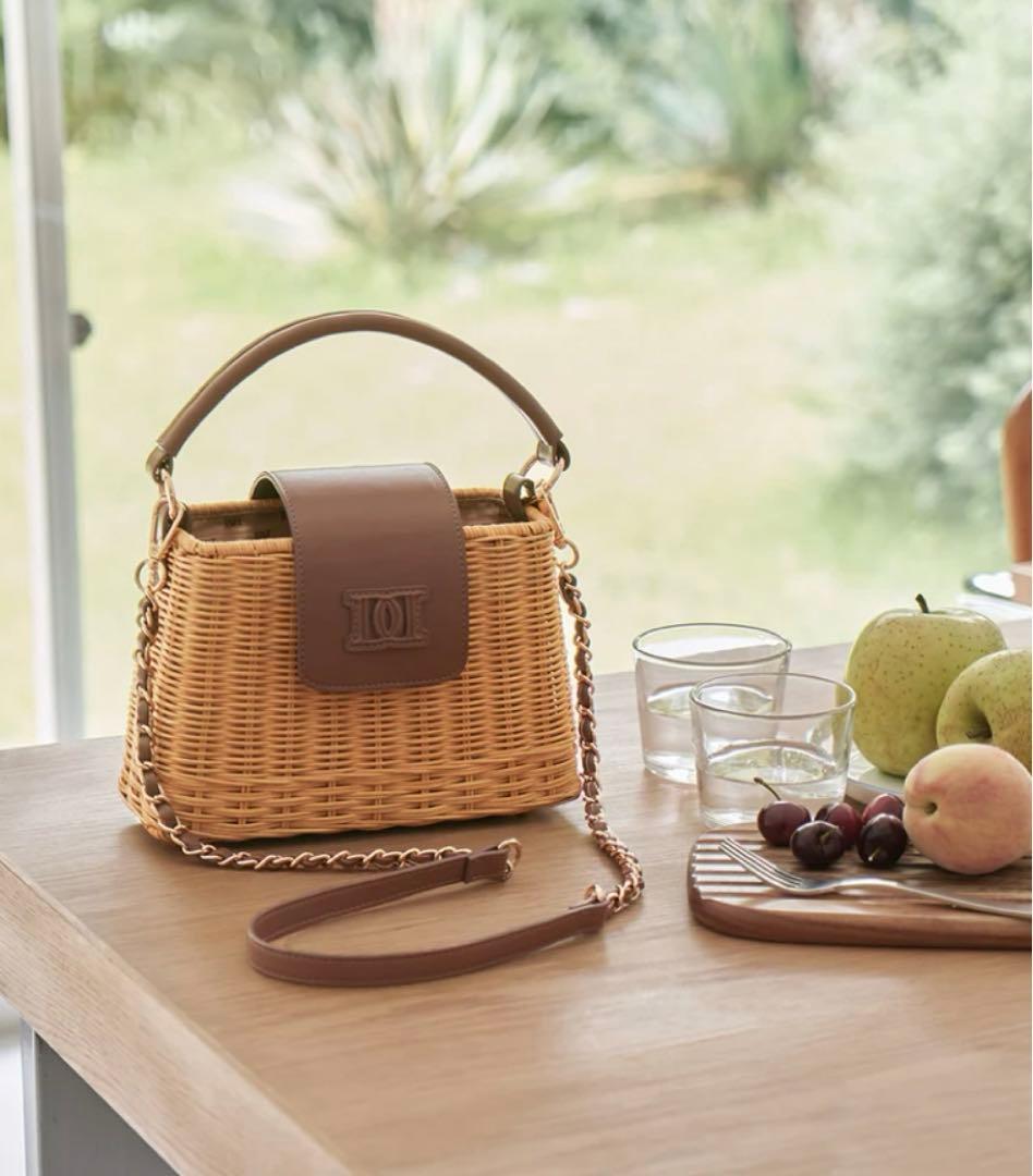 ダーリッチ　ロゴレザーラタンバッグ