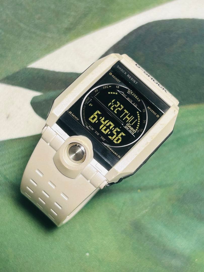 G-SHOCK G-8100Aホワイト デジタル腕時計