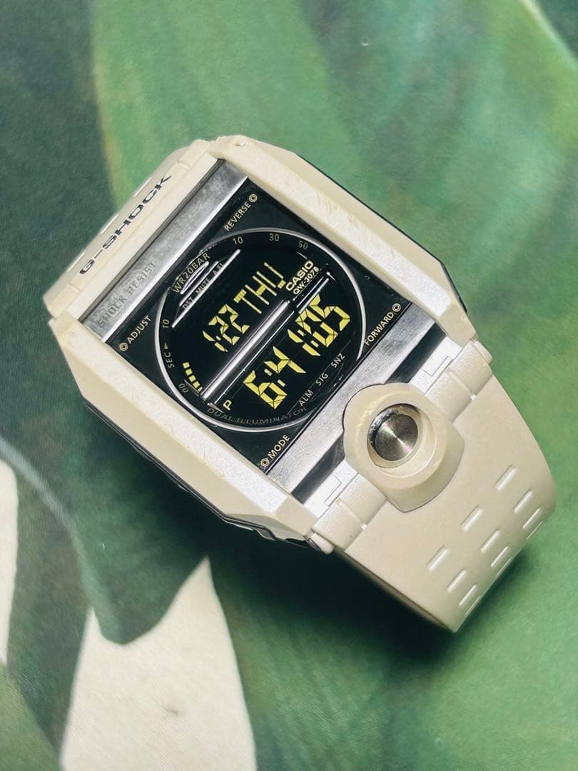 G-SHOCK G-8100Aホワイト デジタル腕時計