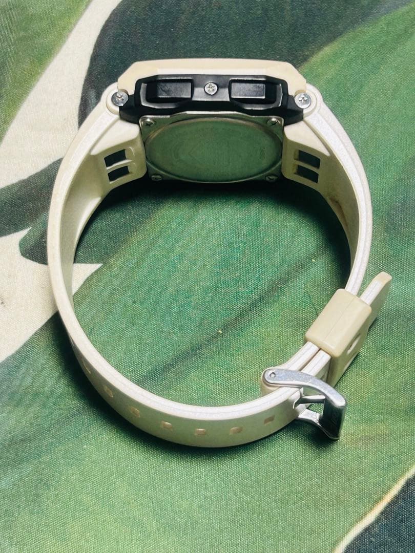 G-SHOCK G-8100Aホワイト デジタル腕時計