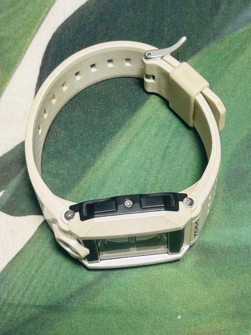 G-SHOCK G-8100Aホワイト デジタル腕時計