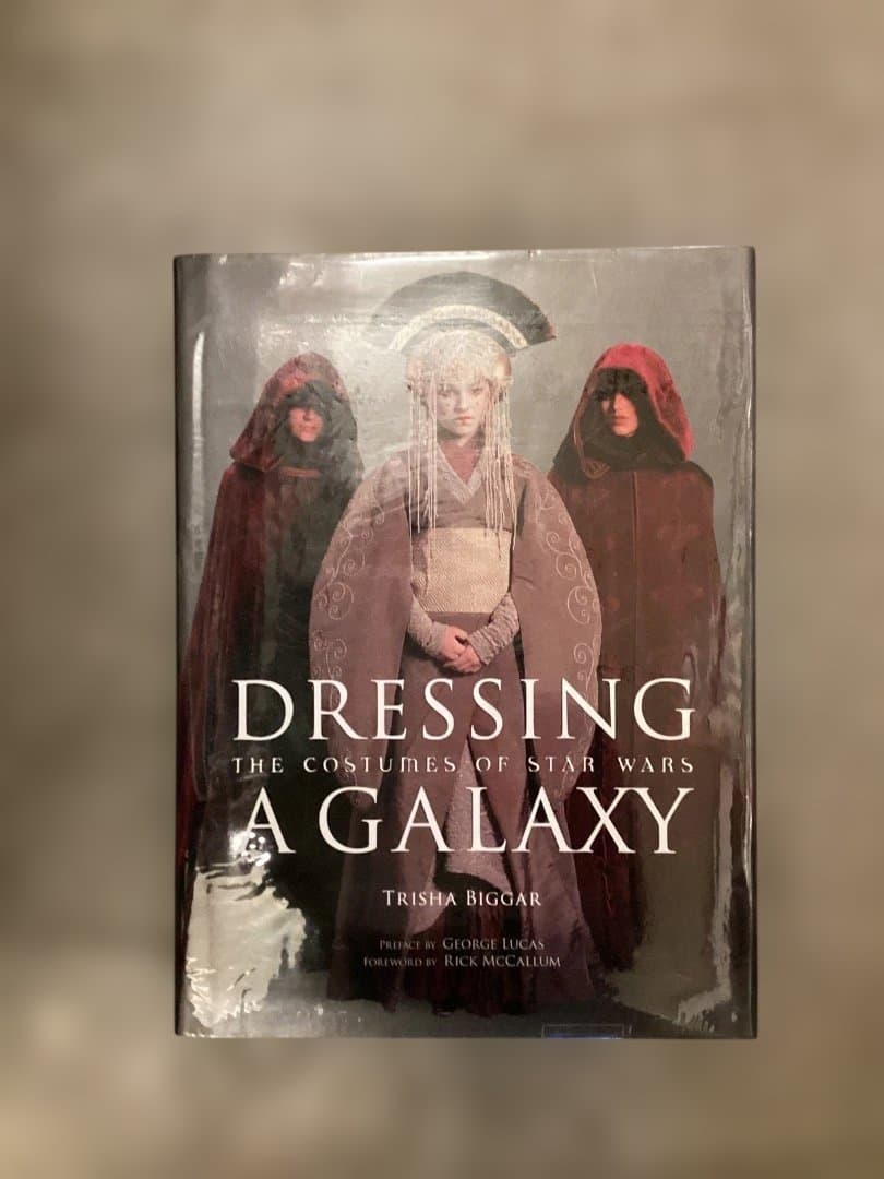 洋書 Dressing A Galaxy: The Costumes of Star