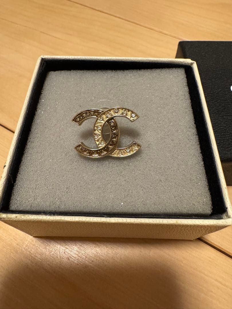 CHANEL CCロゴピアス ストーン付き　片耳