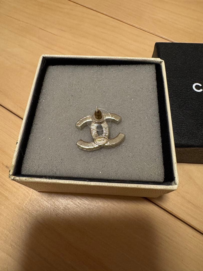 CHANEL CCロゴピアス ストーン付き　片耳