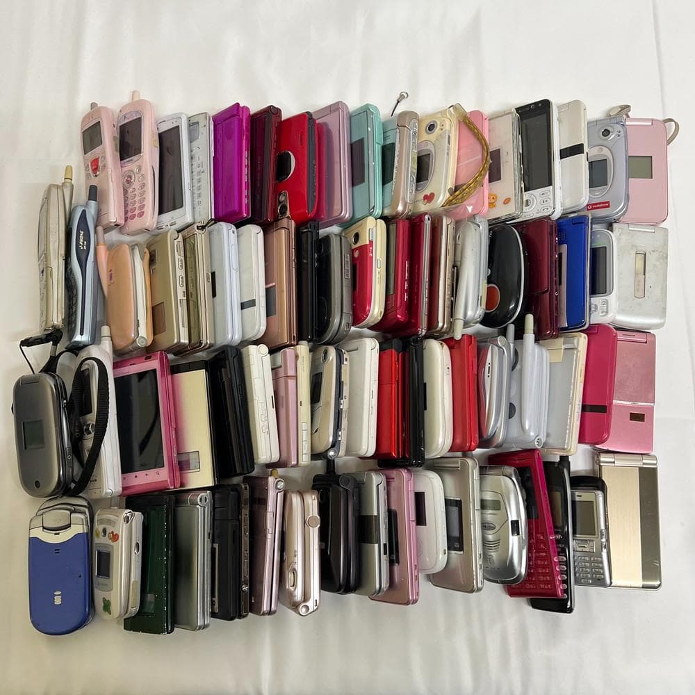 個◆ガラケー約70台まとめ売り ジャンク 携帯 部品取り 約8㎏　01007