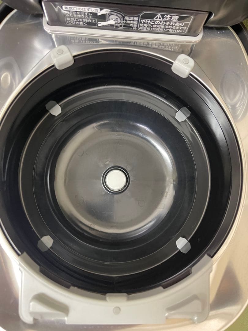 東芝の真空圧力IHジャー炊飯器「炎匠炊き」RC-10E2VX 2022年製