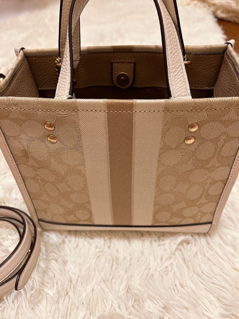 【お値下げ中】 COACH ロゴ入り ベージュバッグ