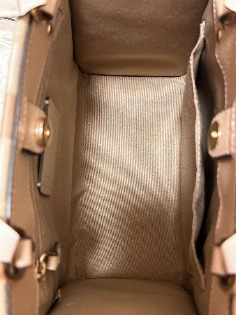 【お値下げ中】 COACH ロゴ入り ベージュバッグ