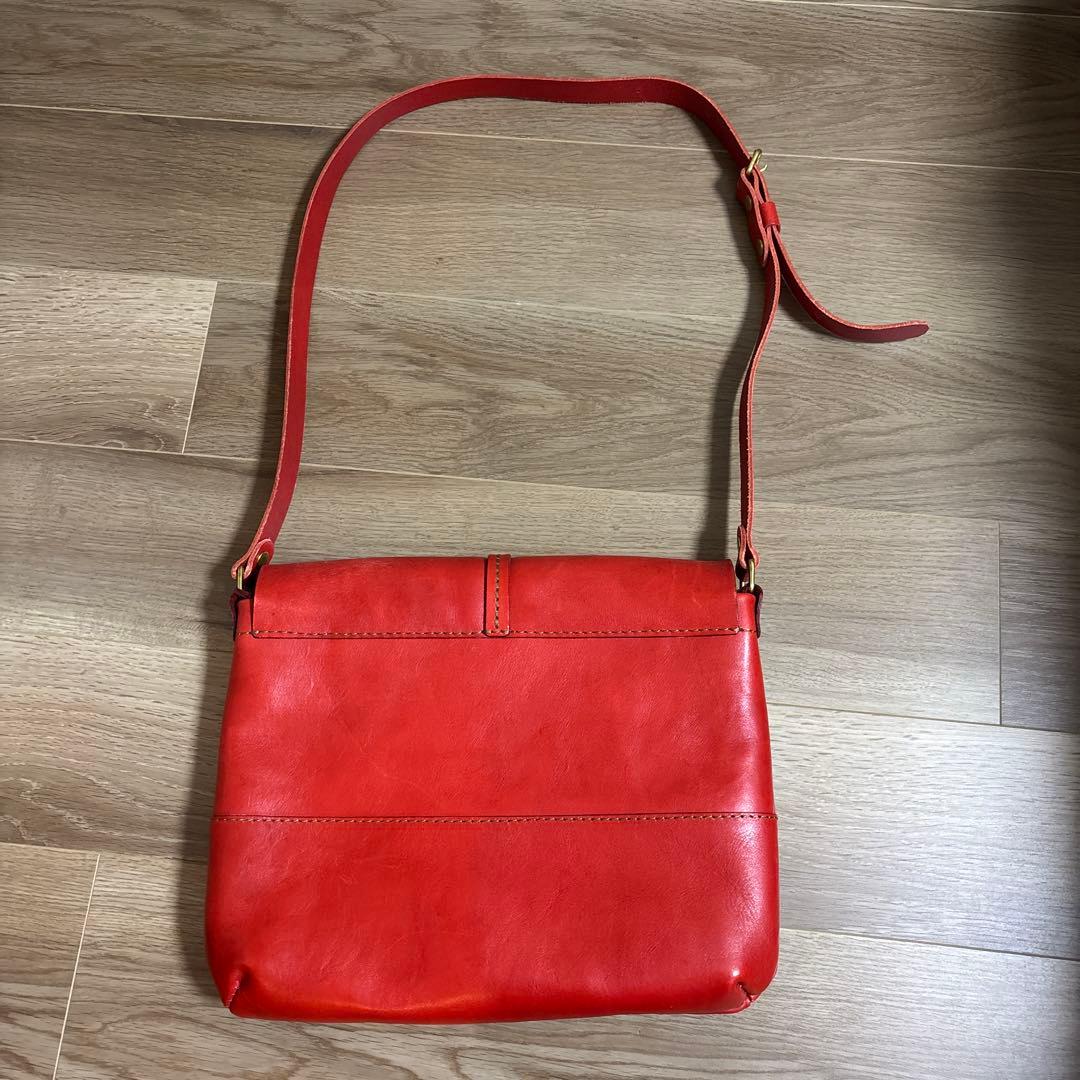 ヘルツ　レザー ショルダーバッグ　レッド