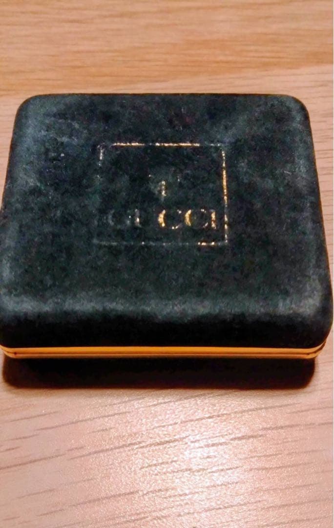 Gucci ゴールドカフスボタン 専用ケース付き