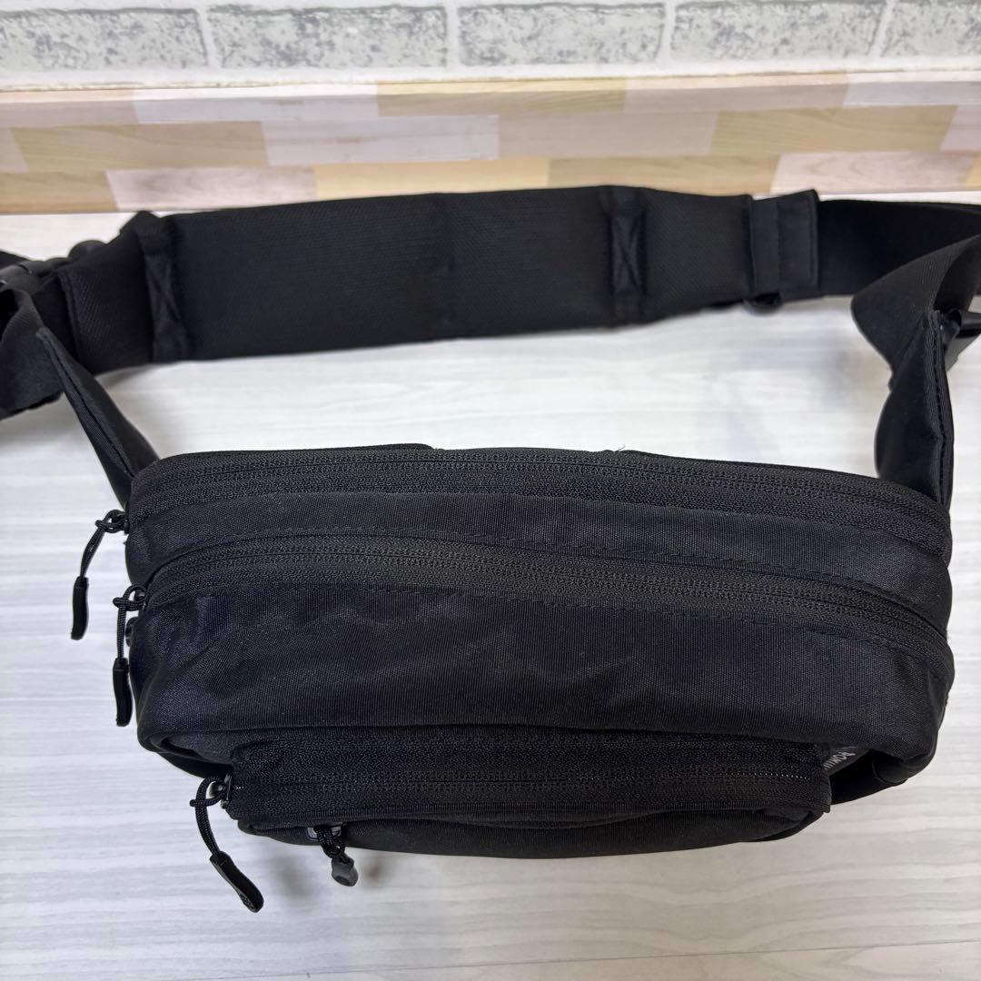 POMULU ポムル　ヒップシート　ショルダーバック　ブラック　黒　美品