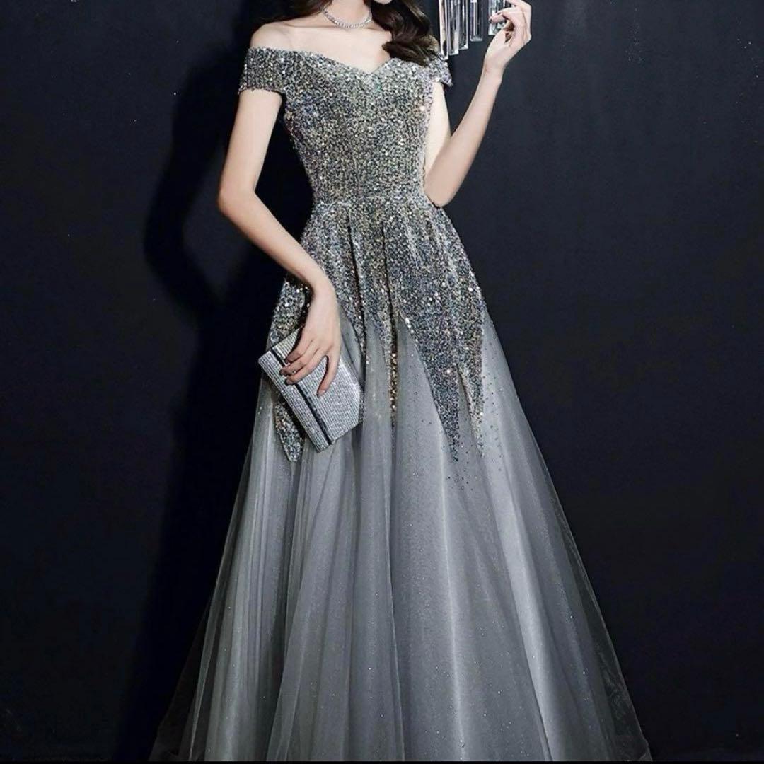 スパンコールのゴージャスなイブニングドレス♩.•