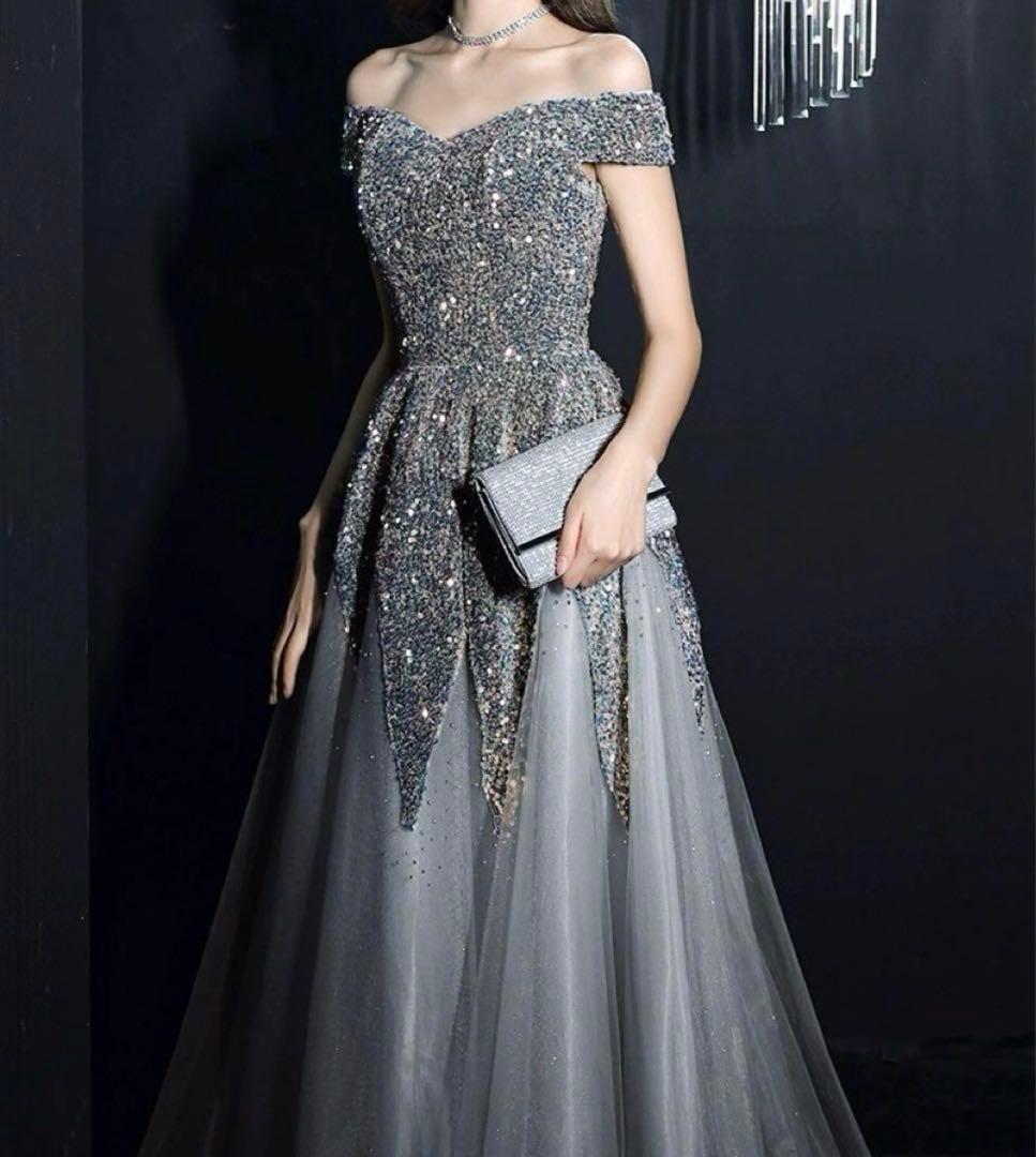 スパンコールのゴージャスなイブニングドレス♩.•