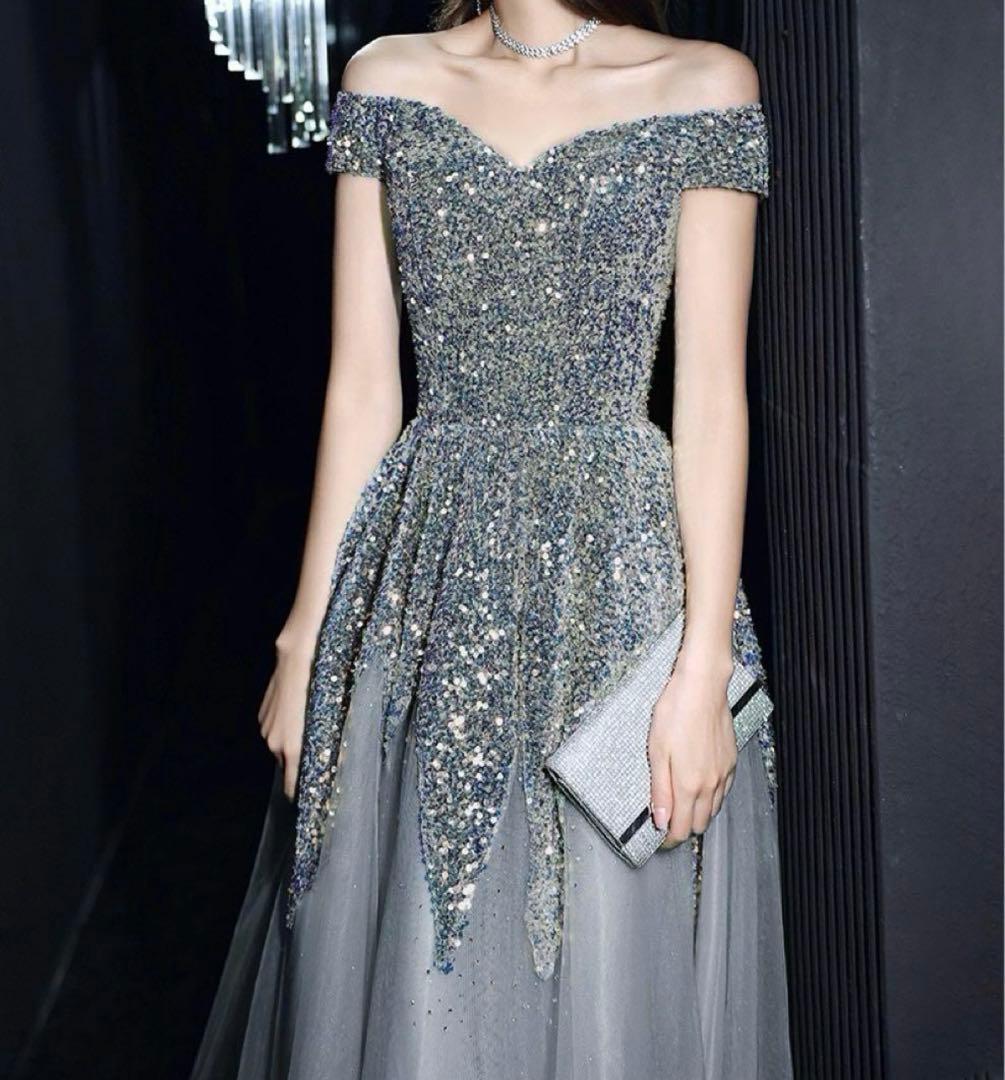 スパンコールのゴージャスなイブニングドレス♩.•