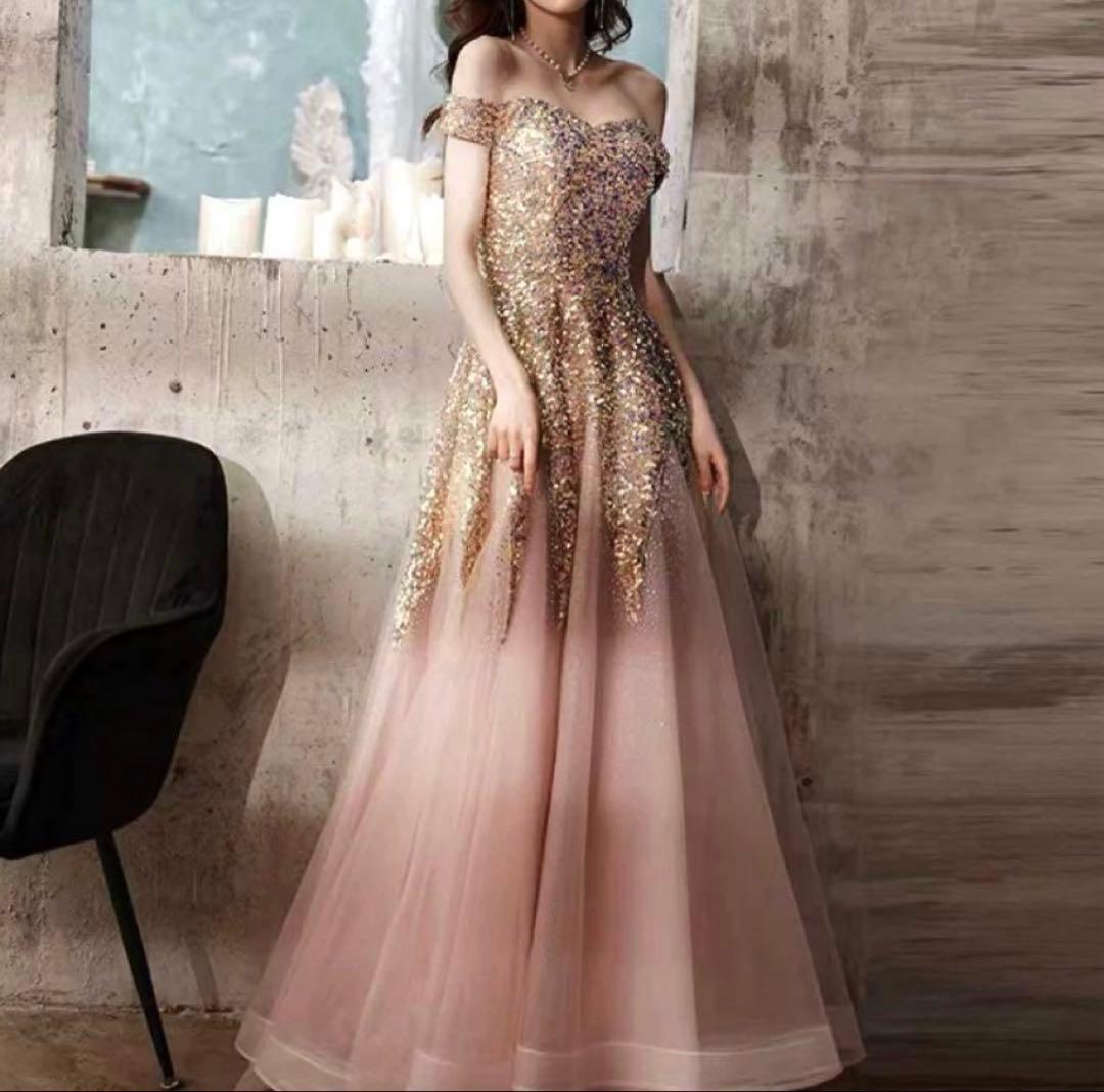 スパンコールのゴージャスなイブニングドレス♩.•