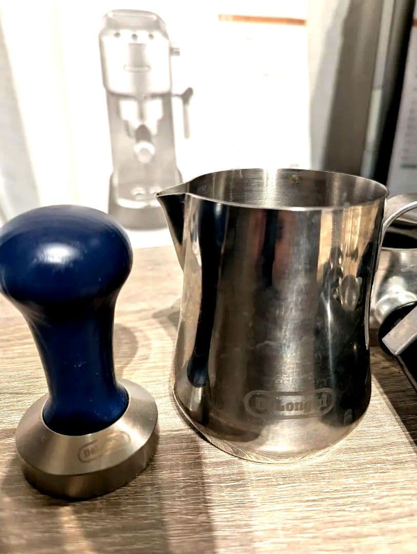 De'Longhi EC680デディカ ジャグとタンパー付き